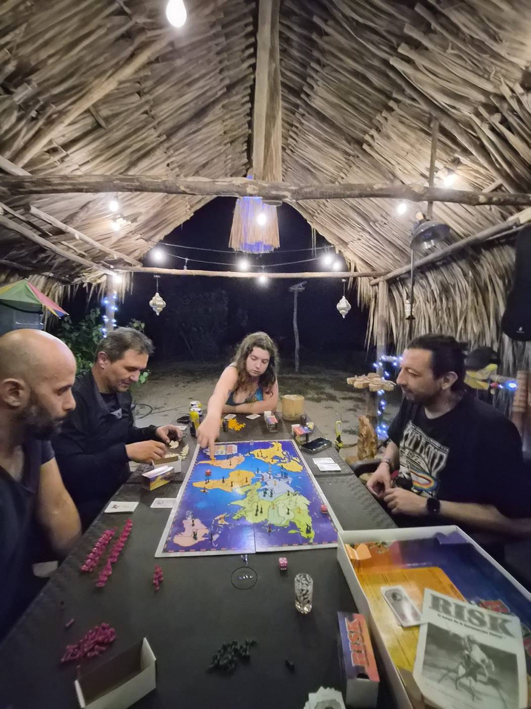 Juegos de mesa en la mesa larga